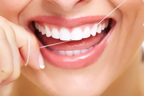 Importancia de usar hilo dental